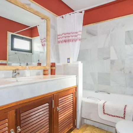 Playa Blanca Sleeps 4 Air Con Wifi Vila