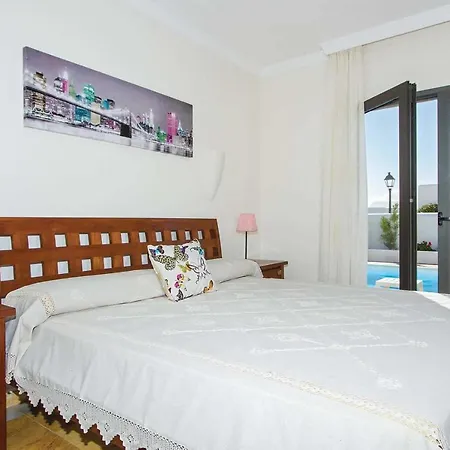 Playa Blanca Sleeps 4 Air Con Wifi