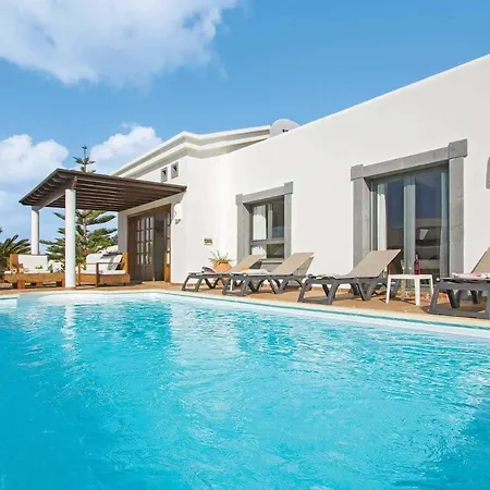 Playa Blanca Sleeps 4 Air Con Wifi Villa Playa Blanca (Lanzarote)